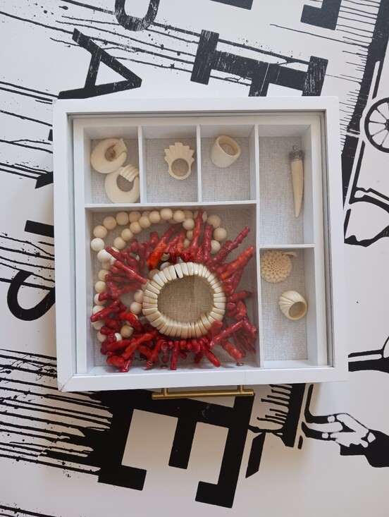 The Unbranded Brand Jewelry - Wooden White Drawer Jewlery Case With Bone Jewlery